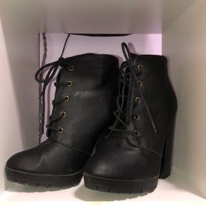 Heeled boots *send me your best offer!*